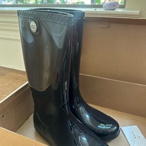 women’s UGG black rain boots, size 8, worn once, comes with 2 ugg boot covers